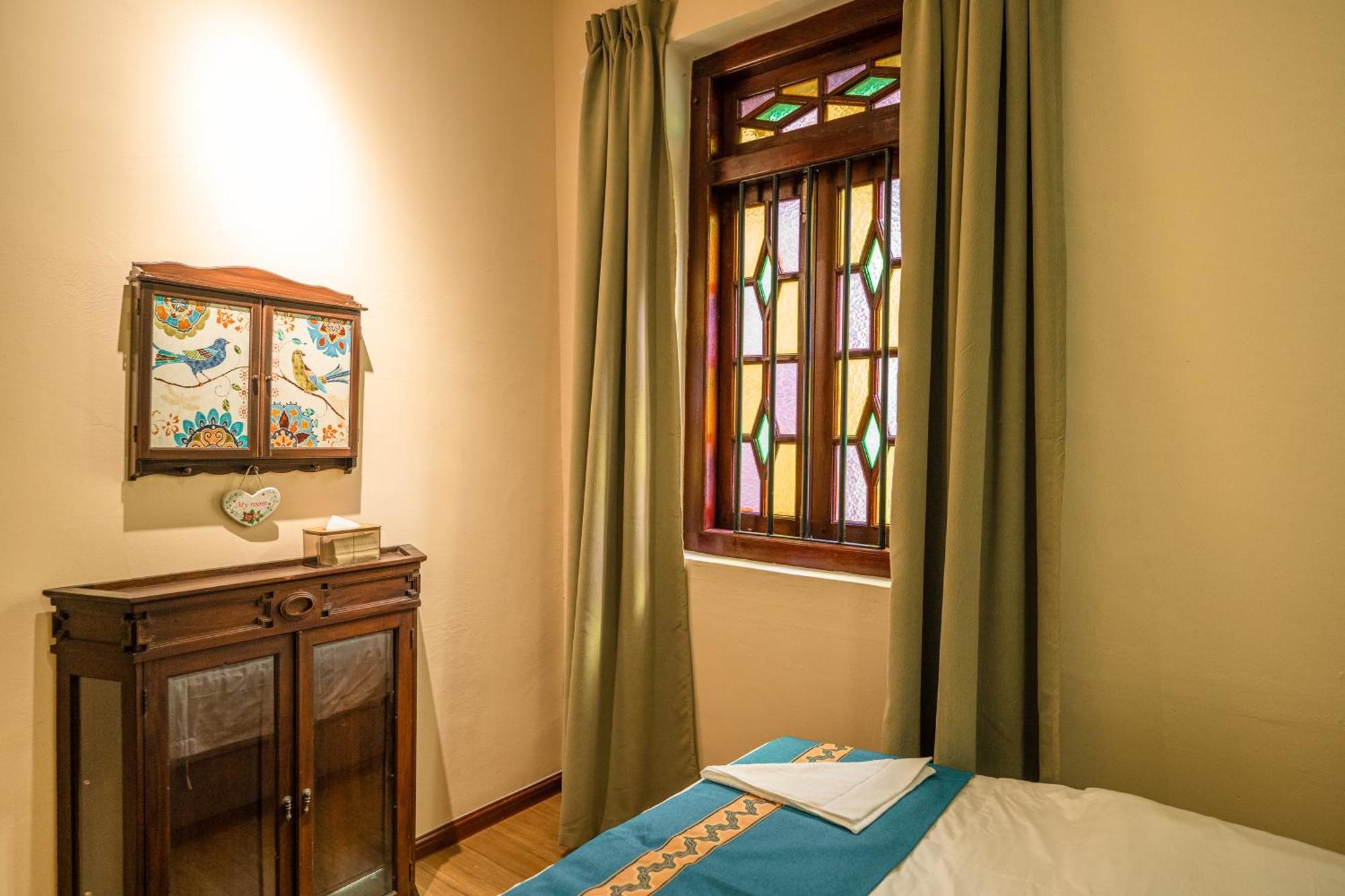 Old Town Story Linn House * George Town
